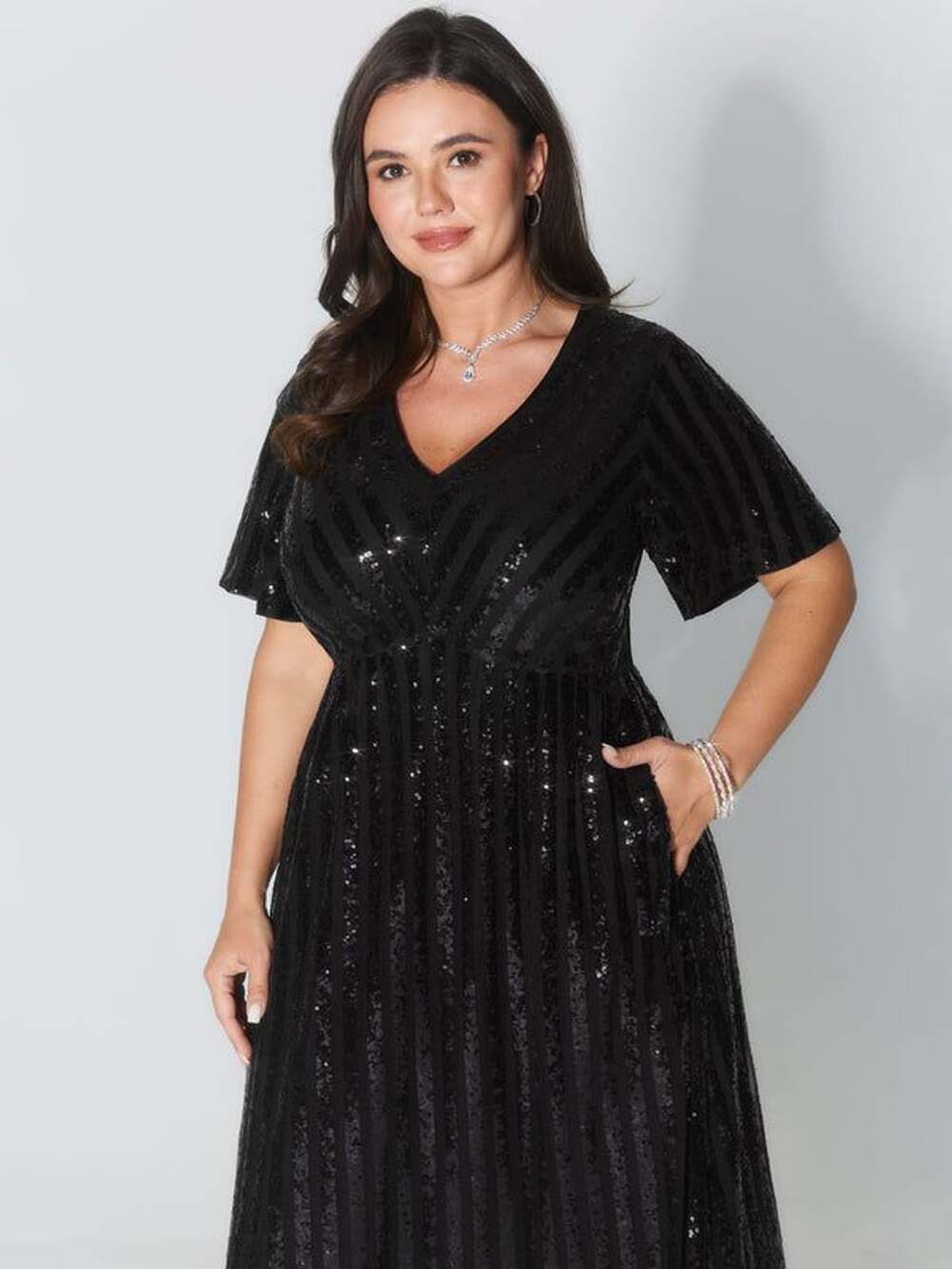 Bloomchic Plus Size 2X 18-20 Black Shimmery Sequin V Neck Dress with Pockets